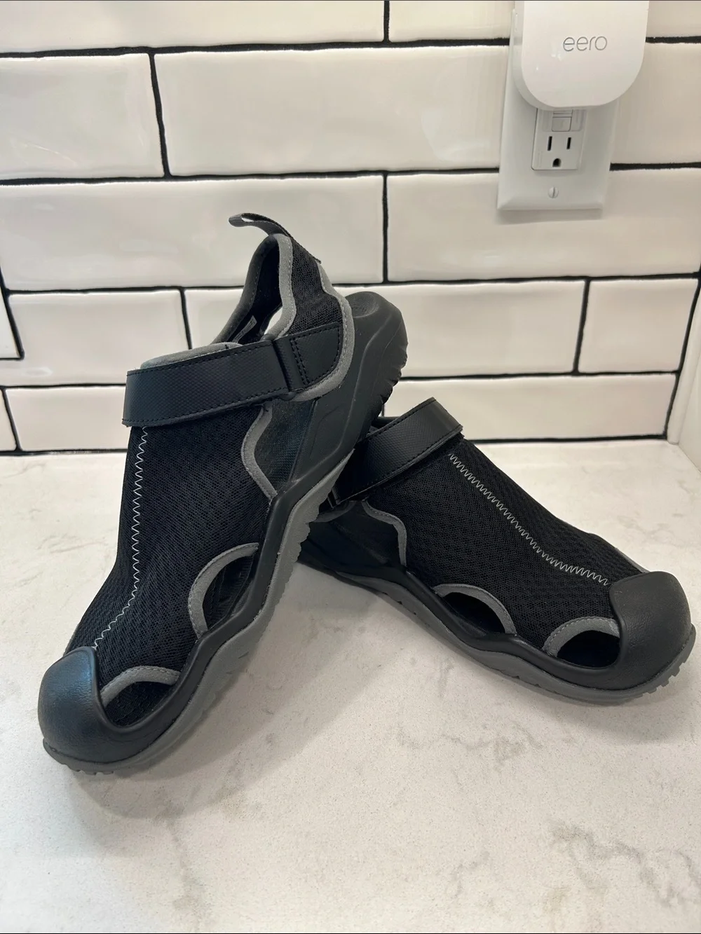 CROCS Swiftwater Mesh Deck Sandal Athletic Men’s Size 10 Black & Gray NEW